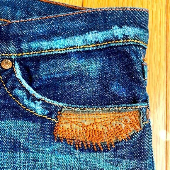 Flared Distressed Embroidered Pocket Jean w/ Boot Cut Flare Size 7 - Picture 9 of 11